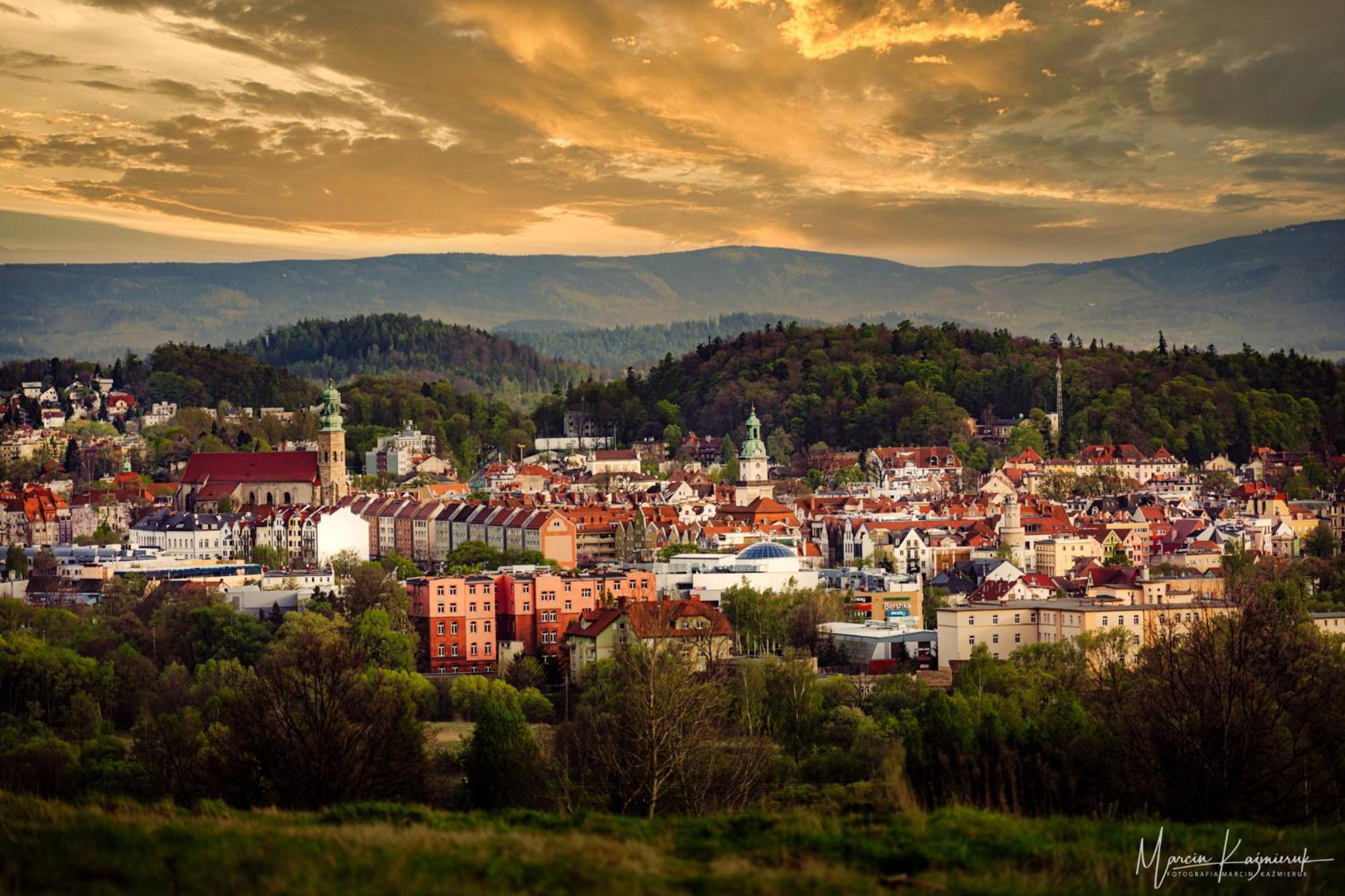 Apartmán 1 Maja 76 Jelení Hora Exteriér fotografie